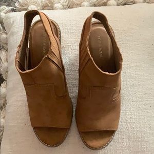 Maurice’s Tan ankle booties size 8.5